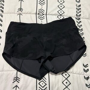 Lululemon Black Camo Hotty Hot shorts 2.5”